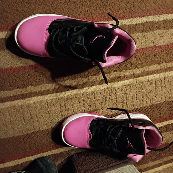 Pink/black girl Jordans 4y - Picture 4 of 5